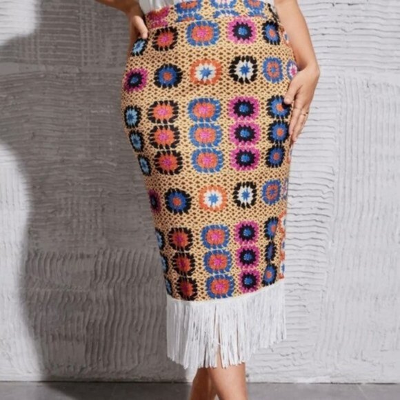 SHEIN Boho Bodycon Curve Crochet look pattern with long fringe. Women's size 3XL - Picture 4 of 10
